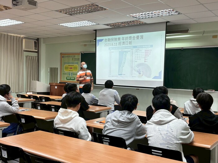 114年12月18日「Open Festival 前進2026校園開放日通往南應的青春旅程」臺南海事電子科參訪圖片