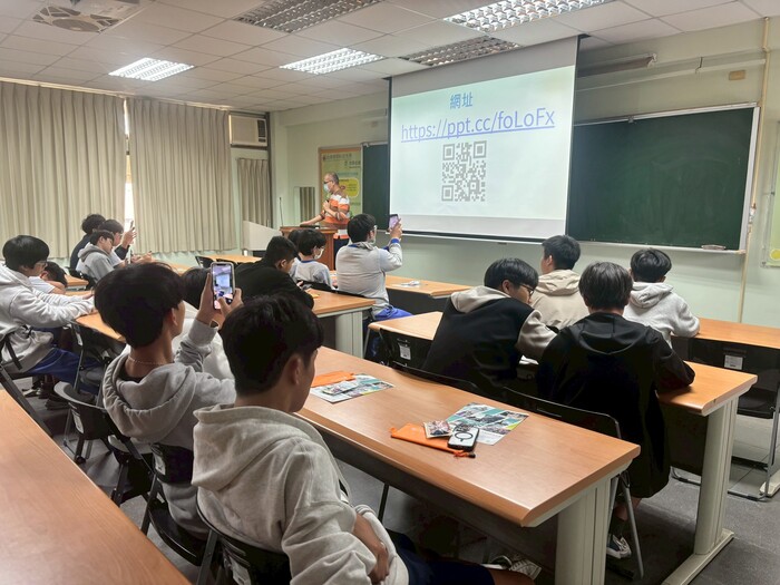 114年12月18日「Open Festival 前進2026校園開放日通往南應的青春旅程」臺南海事電子科參訪圖片