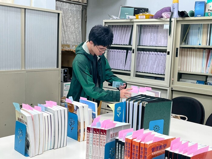 114年9月18日(四)114學年度第1學期「二手書活動」圖片