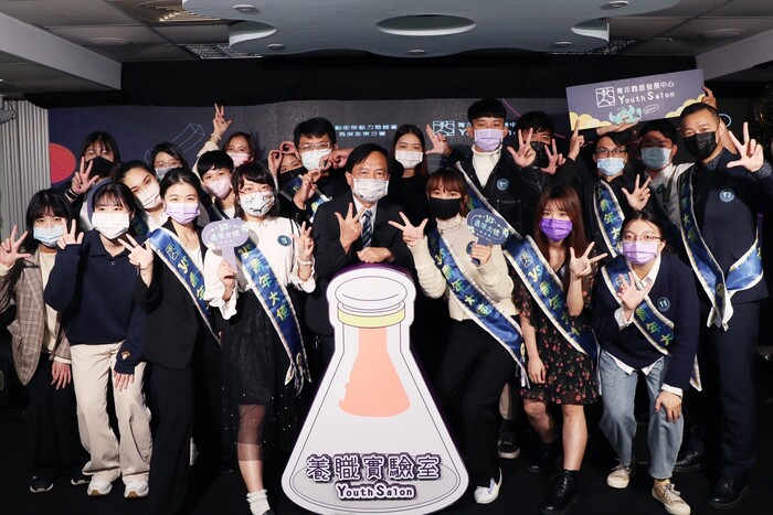 賀！！本系104級畢業系友張朕霖榮獲111年『勞動部「YS青年大使」』圖片