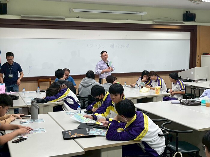 114年12月17日「Open Festival 前進2026校園開放日通往南應的青春旅程」西螺農工電子、商用資訊科參訪圖片