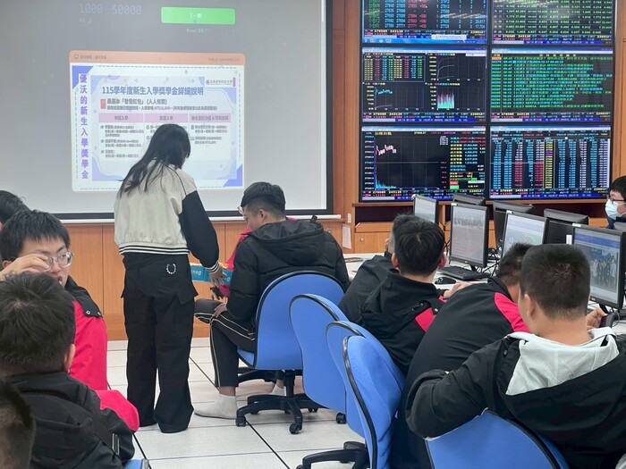 114年12月17日「Open Festival 前進2026校園開放日通往南應的青春旅程」大成商工汽車科參訪圖片