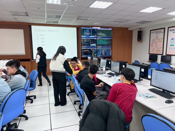 114年12月17日「Open Festival 前進2026校園開放日通往南應的青春旅程」大成商工水電科參訪圖片