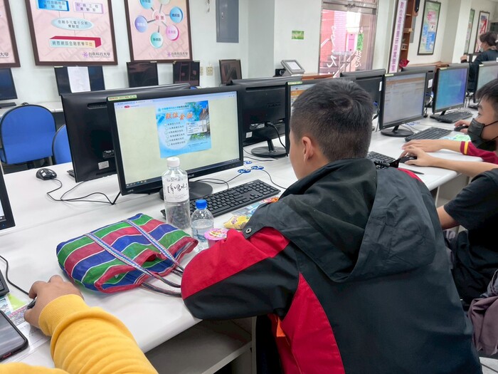 114年12月17日「Open Festival 前進2026校園開放日通往南應的青春旅程」大成商工水電科參訪圖片