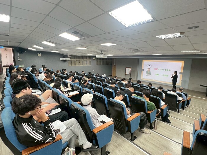 115年5月21日(四)系友講座「職場第一步：實習經驗讓你比別人快一步」圖片