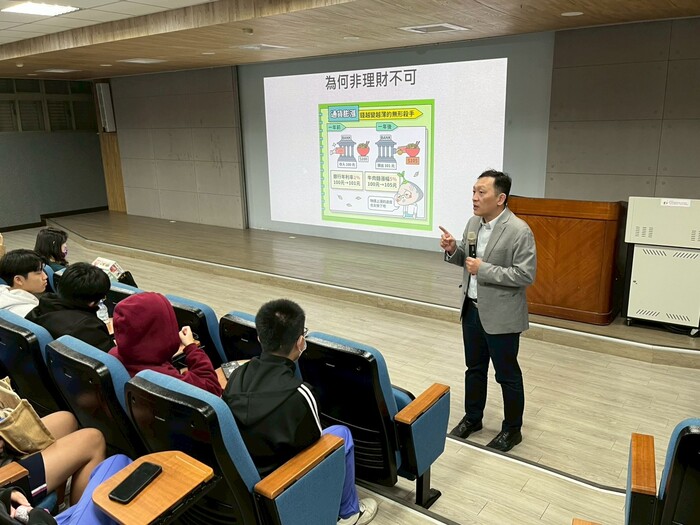 114年12月18日「Open Festival 前進2026校園開放日通往南應的青春旅程」臺南海事商經、電商科參訪圖片