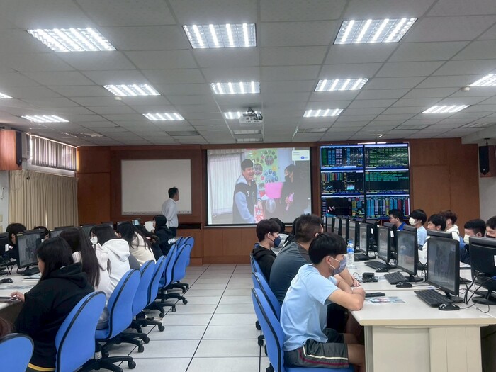 114年12月18日「Open Festival 前進2026校園開放日通往南應的青春旅程」新化高工資資處科參訪圖片