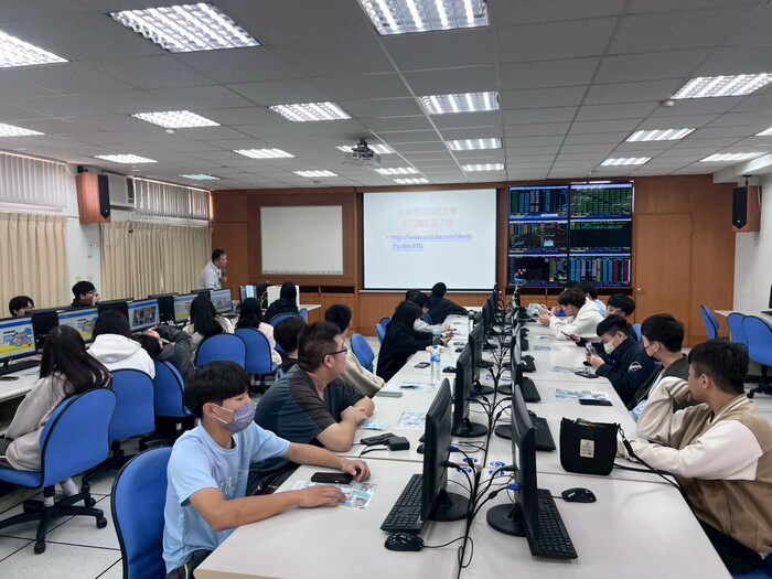 114年12月18日「Open Festival 前進2026校園開放日通往南應的青春旅程」新化高工資資處科參訪圖片